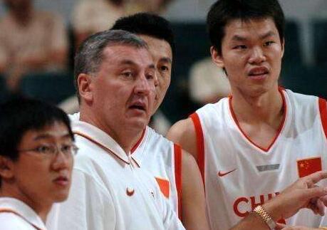 广东男篮新教练尤纳斯抵达东莞 陈江华新赛季改做助教