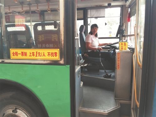 泉州市区57条公交车实行一票制 乘客一元坐全程