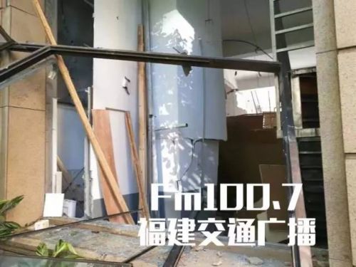 突发！福州乌龙江大道一快餐店疑似煤气爆炸 1人严重烧伤