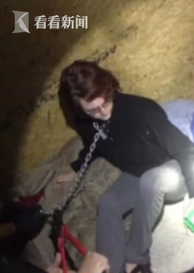 英国女子卡拉·布朗遭色魔绑架2个月 获救时“像狗一样被拴住”
