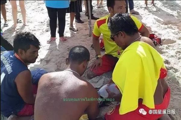 无视警告！4名中国女子泰国溺水 冒着高强度海浪下水游玩（2）