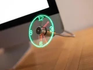 极客最爱 开启时就是LED时钟的USB小风扇