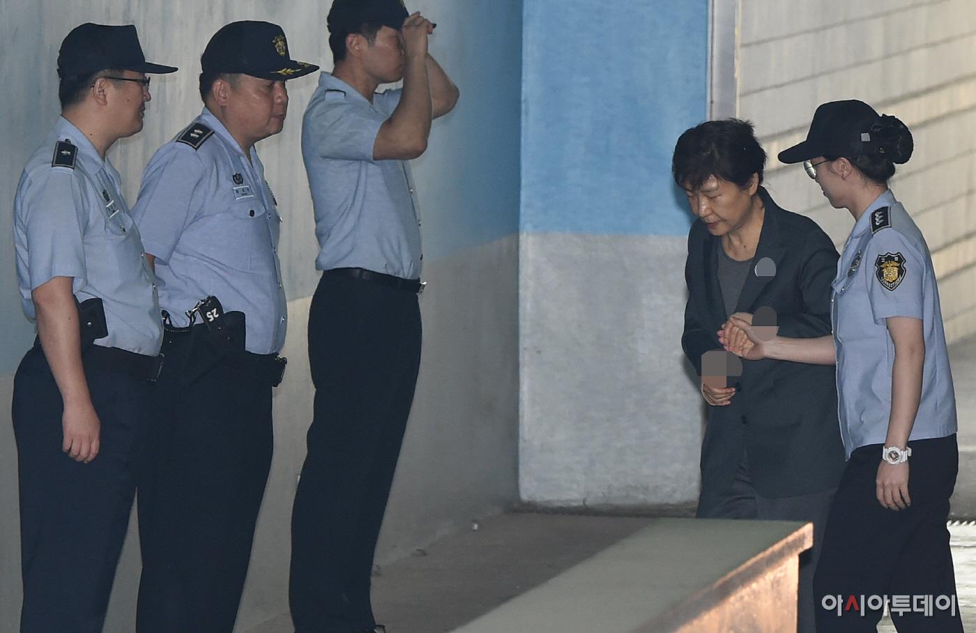 朴槿惠第二次审判 65岁朴槿惠遭遇高强度审判 发型凌乱面部浮肿
