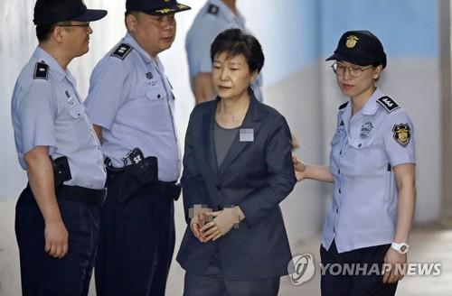 朴槿惠第二次审判 65岁朴槿惠遭遇高强度审判 发型凌乱面部浮肿