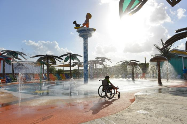 暖心!美国一为残疾人设计的水上乐园受欢迎(图)