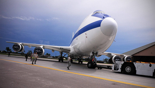 能够抵御核爆的美国E4—B波音747飞机 被龙卷风损坏了！