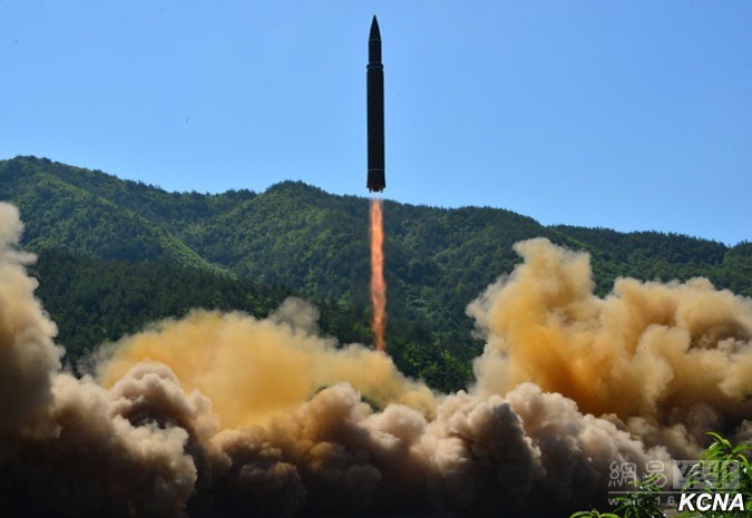 朝鲜最新消息 朝鲜洲际导弹试射画面曝光 金正恩观看（2）