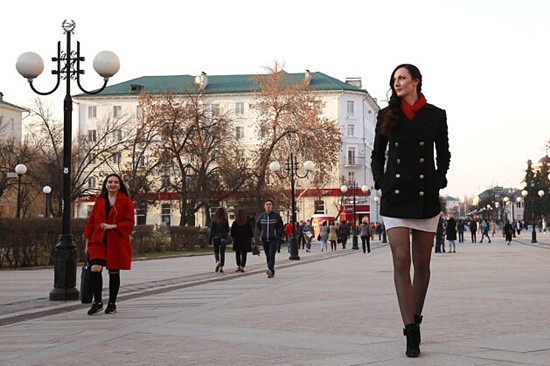 俄罗斯美女叶卡捷琳娜腿长133厘米 欲挑战吉尼斯世界纪录