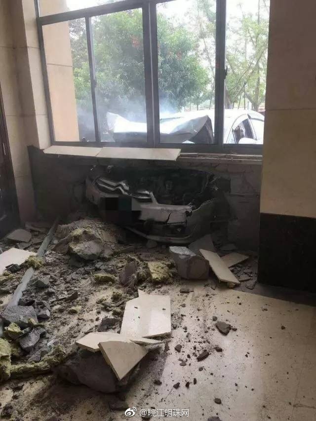 安徽：男子驾车撞穿医院大楼 事故原因是什么？