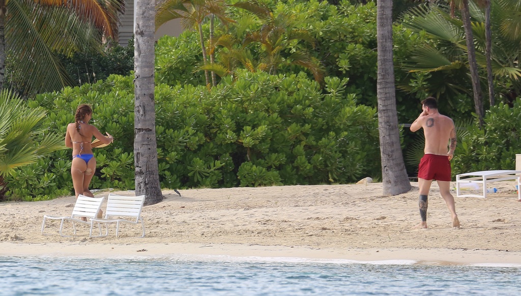 新婚加勒比海度蜜月!梅西一家三口沙滩玩泥巴