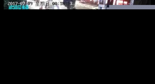 泉州：男子凌晨砸坏21辆“小黄人” 价值上万元