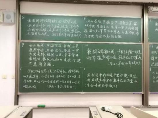 清华举办教职工粉笔板书比赛 网友：美到惊艳！