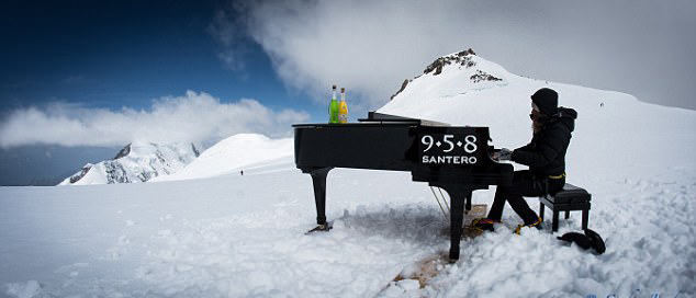 4200米高峰弹钢琴 意钢琴家办海拔最高的音乐会