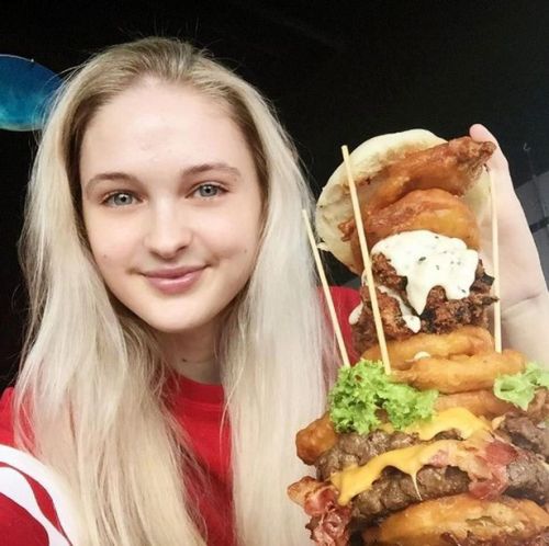 新西兰选美冠军变身吃货 1小时吃22个巨无霸汉堡
