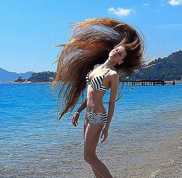 俄女子达莉娅14年未剪发 发长1.5米被称长发公主（2）