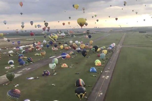 法热气球节250只热气球齐飞 天气原因未破纪录