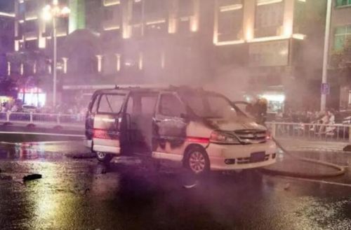 平潭救护车自燃烧成壳幸未有人员伤亡 原因仍在调查