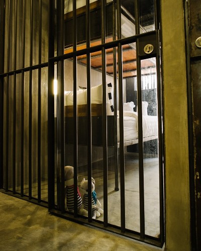 拿“犯罪记录”才能入住 曼谷有家监狱主题酒店
