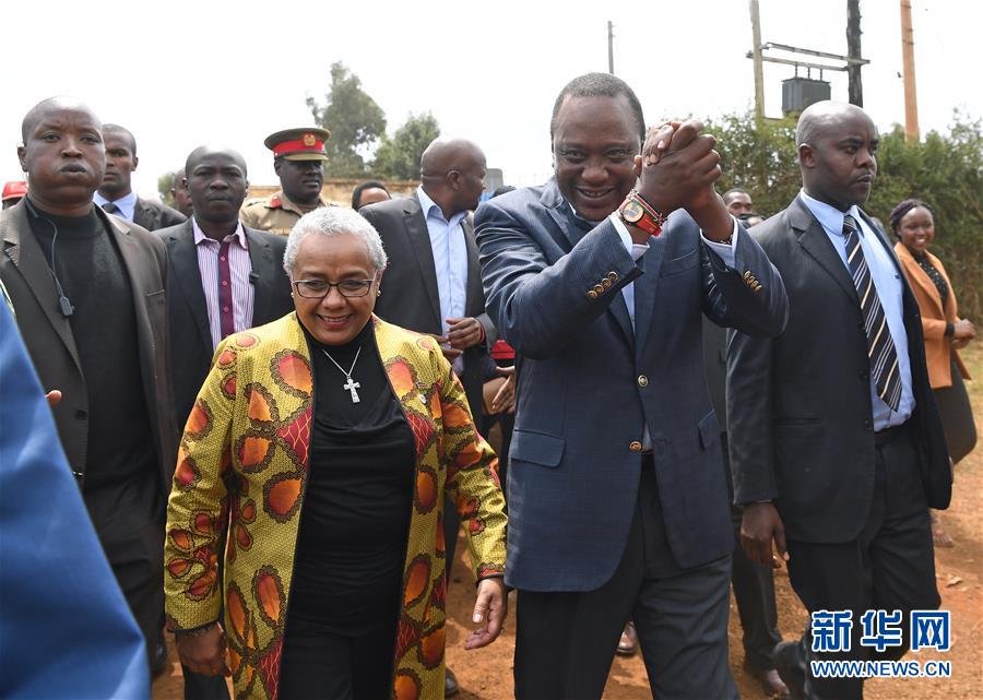 肯尼亚总统大选 肯尼亚现任总统肯雅塔参加大选投票 肯雅塔简介