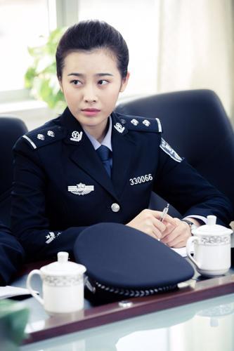 警察锅哥第二季开播 余罪大胸姐升级版警花刘洁涵却跑偏了