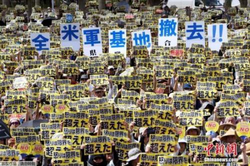 日本冲绳县4.5万人举行集会 要求全面禁飞鱼鹰机