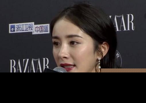 2017芭莎慈善夜杨幂未修图照片全部曝光 杨幂皮肤暗淡却不失漂亮