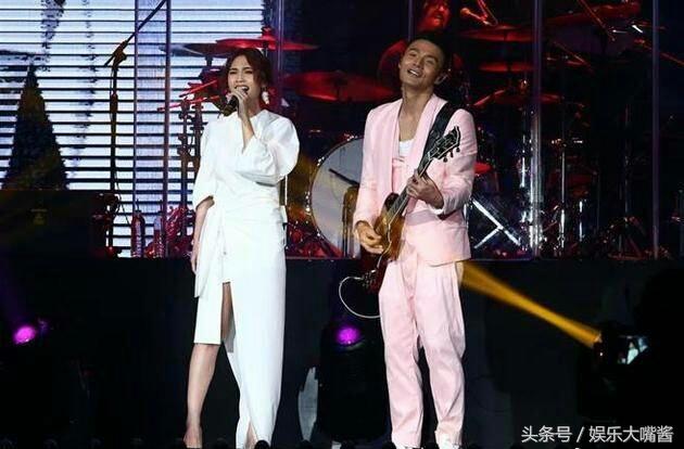 李荣浩演唱会献吻杨丞琳，称结婚一定会公布，难道好事将近？