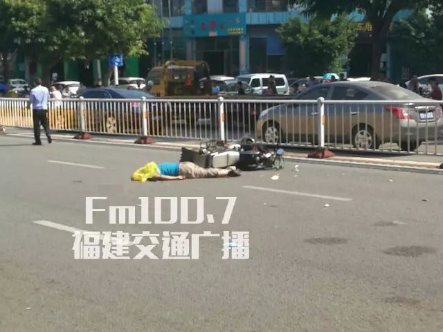 突发！福州长乐南路公交摩托车相撞 骑手当场死亡！