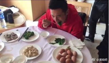 黄晓明上综艺太能吃遭人怼，看了他日常食谱后，网友：心疼一秒钟（2）