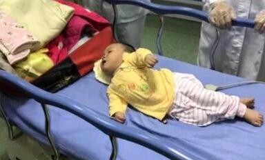 泉州7个月女婴嗷嗷哭泣 找寻自己的爸爸妈妈