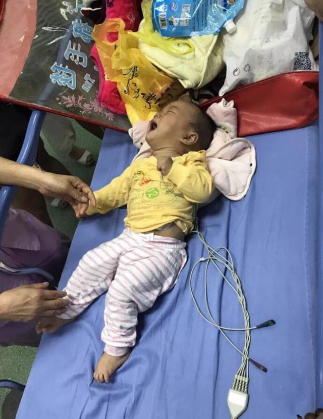 泉州7个月女婴嗷嗷哭泣 找寻自己的爸爸妈妈