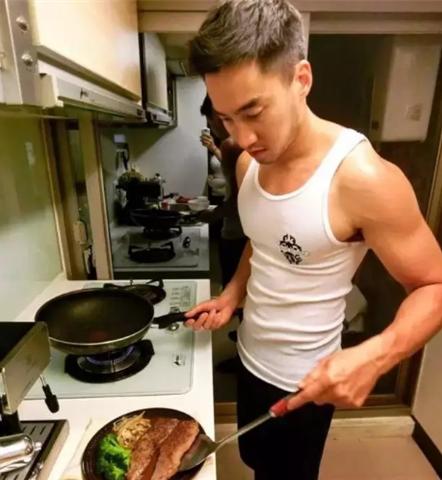 阿娇钟欣潼遇见好男人了！医界才俊，主动认爱，帅得可以直接出道