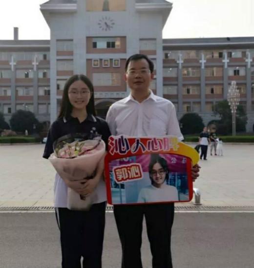 《中国新歌声》鸟巢决赛之夜，17岁的湖南女孩惊艳全场