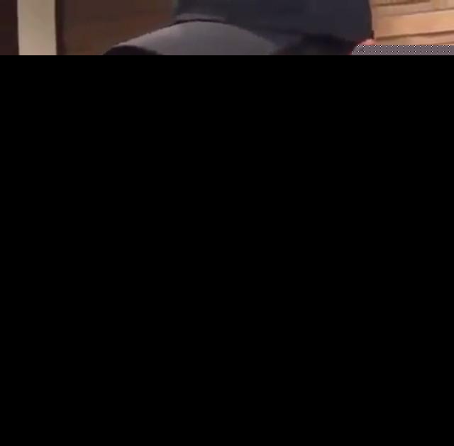 宋仲基抱着小婴儿画面太温馨 宋慧乔赶紧给他生一个吧