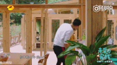 《亲爱的客栈》澜清子纪凌尘大秀恩爱,易烊千玺:我就笑笑不说话