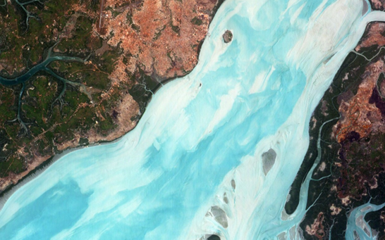 日本超小卫星拍地球画面 各地风貌如抽象水彩画
