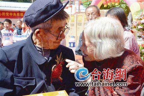 泉州200多位老人共享孝心宴 27对金婚夫妻庆贺