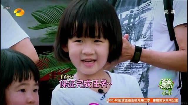 陆毅抱着一个小男孩参加学校运动会，网友：贝儿又有弟弟了？