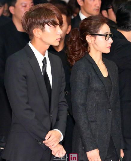 韩国演员金柱赫于今日出殡，车太贤、李准基、文根英等人到场送别