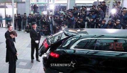 韩国演员金柱赫于今日出殡,车太贤、李准基、文根英等人到场送别