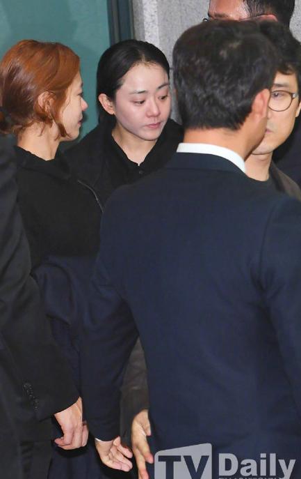 韩国演员金柱赫于今日出殡，车太贤、李准基、文根英等人到场送别