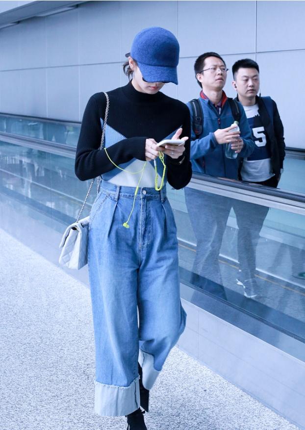 刘诗诗蓝色系穿搭现身机场，有没有被撩到？