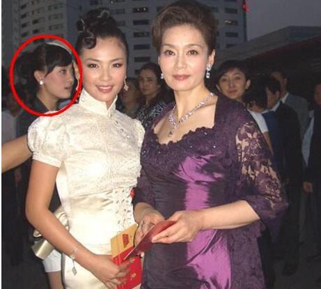 刘涛十年前旧照曝光网友的关注点却在她身后 路人甲竟是孙俪