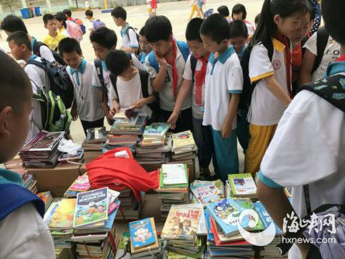 守护“鸟巢”的“鸟妈妈”——福州一中学子创意助推公益书屋发展