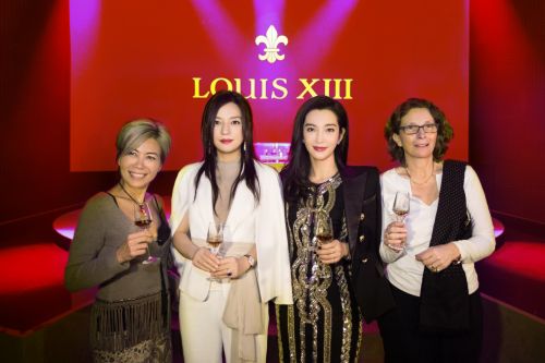 左起路易十三大中华区品牌总监Cheryl Chong、赵薇、李冰冰、人头马君度集团CEO Valér