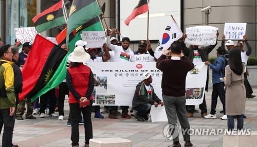 韩国法务部：向韩申请避难者超3万 767人获难民地位