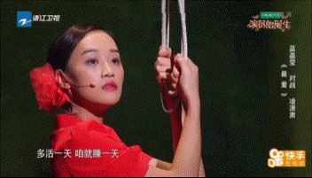 90年的蓝盈莹演技炸裂,但95后的张子枫和侯明昊也不差啊
