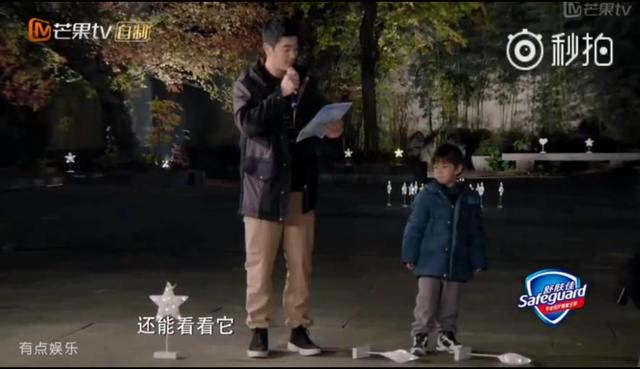 《爸爸5》杜江朗诵诗歌让陈小春含泪，还曝光了嗯哼的婴儿照