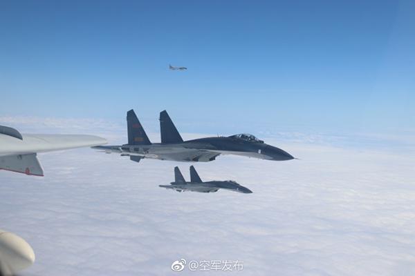 解放军战机“绕台湾岛巡航” 日本军机竟跟踪偷拍