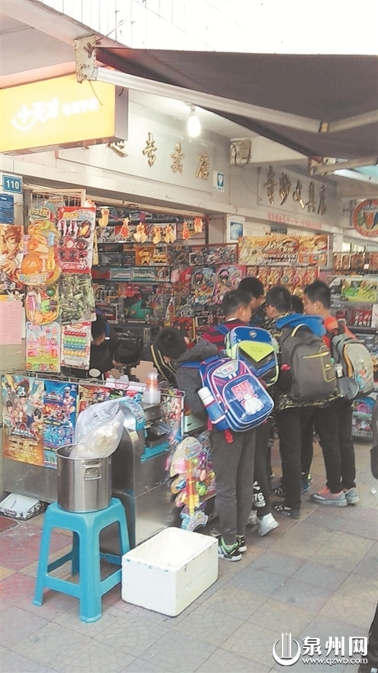 泉州：果味电子烟潜入校园 学生好奇家长担忧